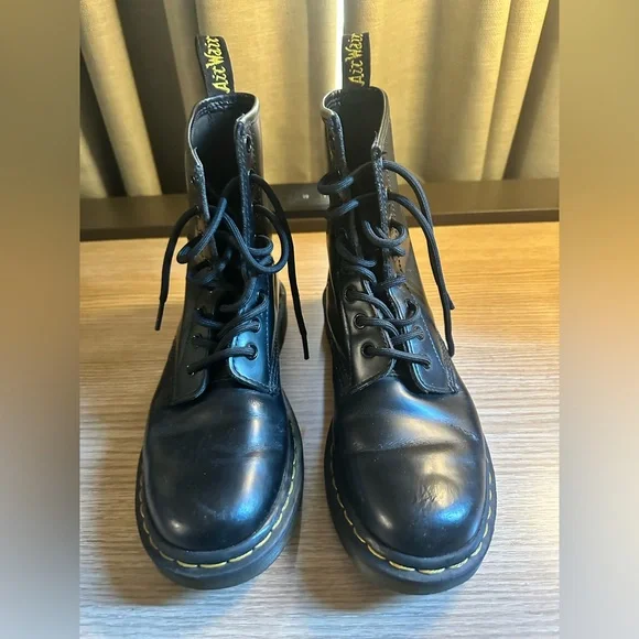 Dr. Martens | Shoes | Doc Martens women’s smooth leather lace up boots size 8 - Picture 6 of 9